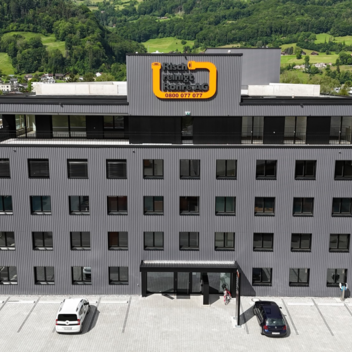 1_Foto Neubau Guschastrasse 87_Frontansicht.png
